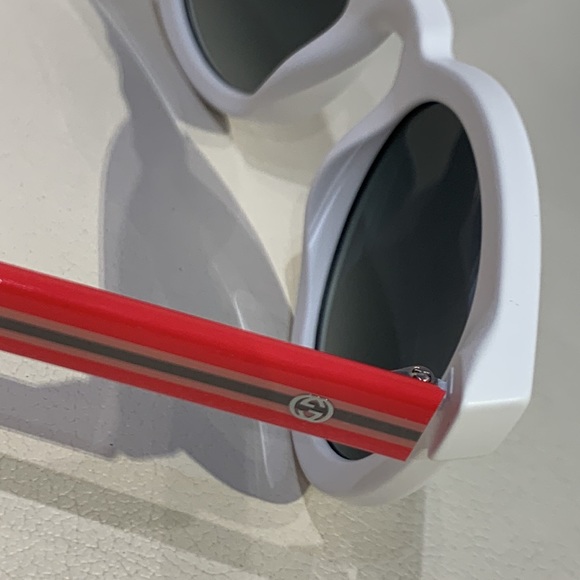 New Women’s Gucci Sunglasses - Picture 7 of 8
